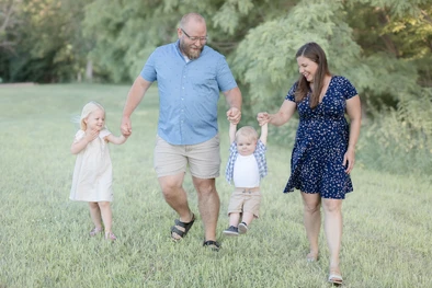 A family during their session at Lake Zorinsky in Omaha, NE
